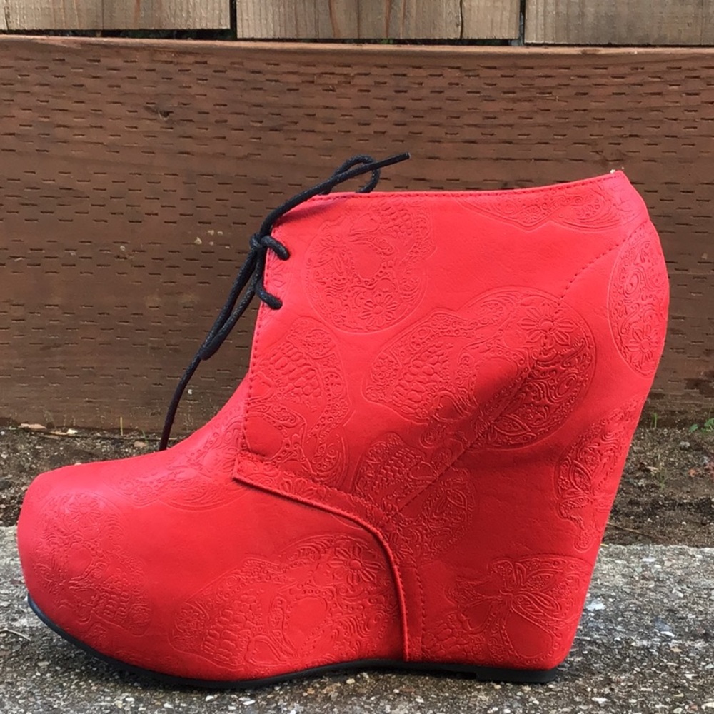 Size 10 US Women’s, Brand: Iron Fist, Red
